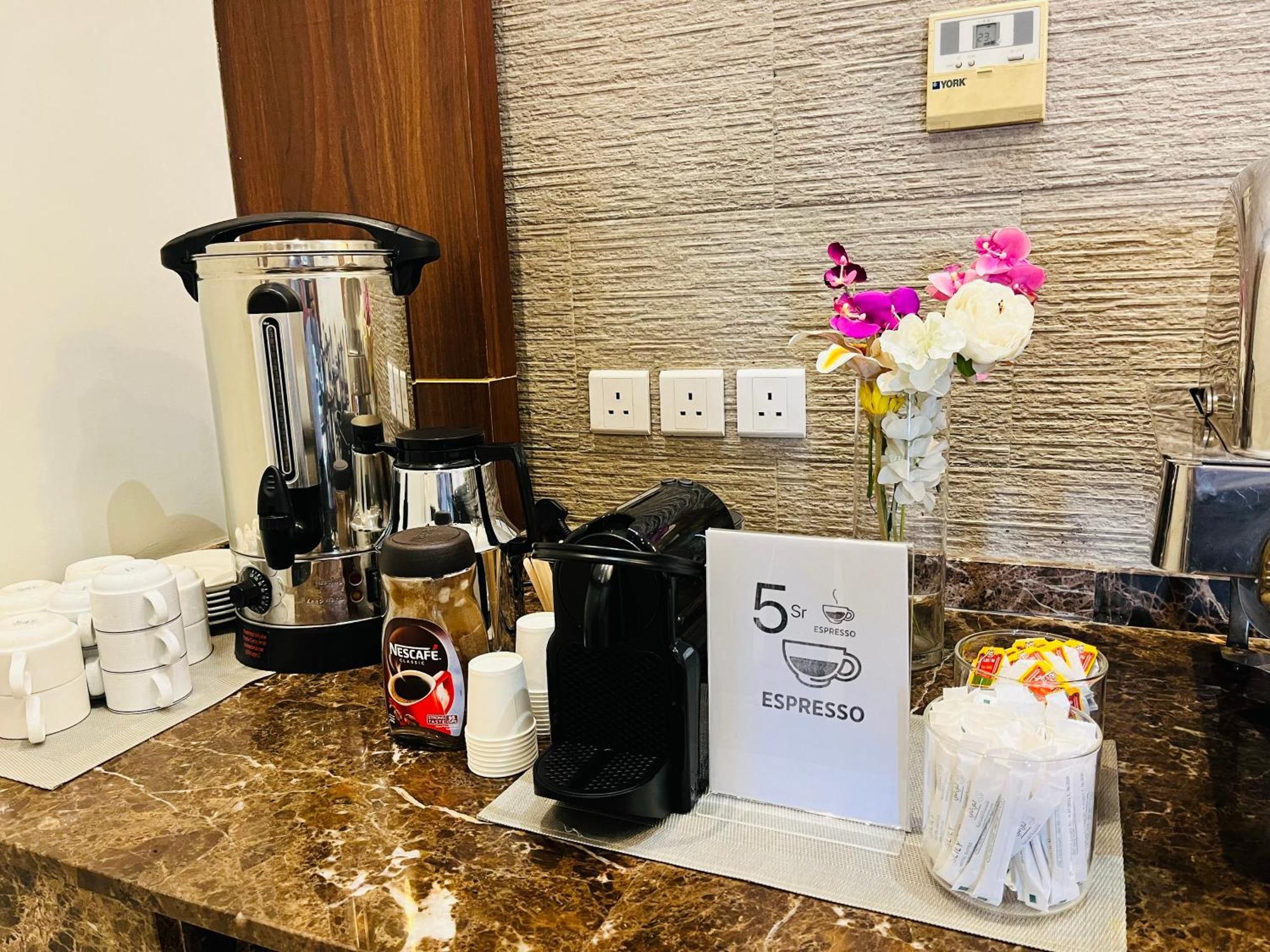 Lily Hotel Suite Mubarraz Эль-Хуфуф Экстерьер фото