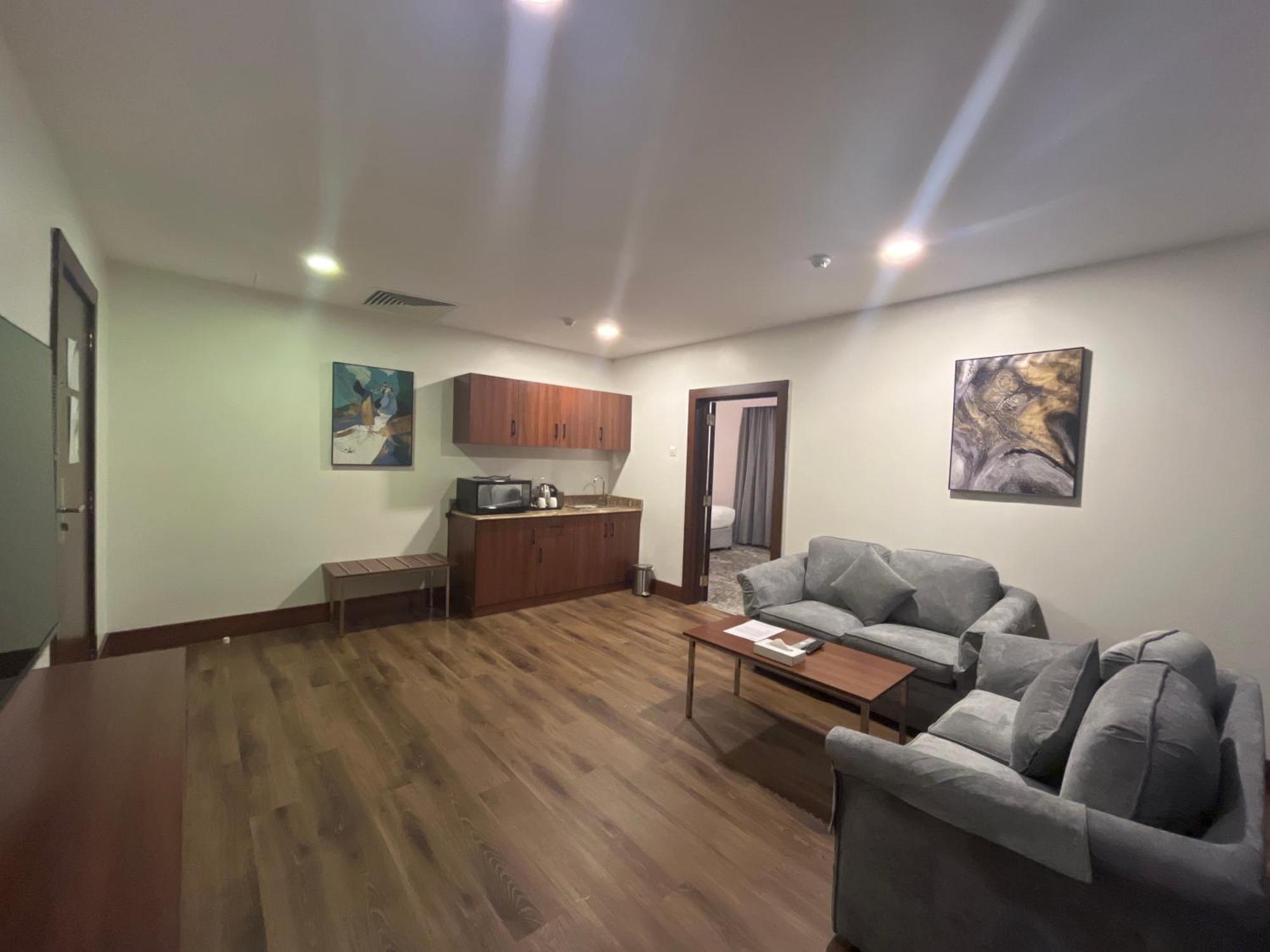 Lily Hotel Suite Mubarraz Эль-Хуфуф Экстерьер фото