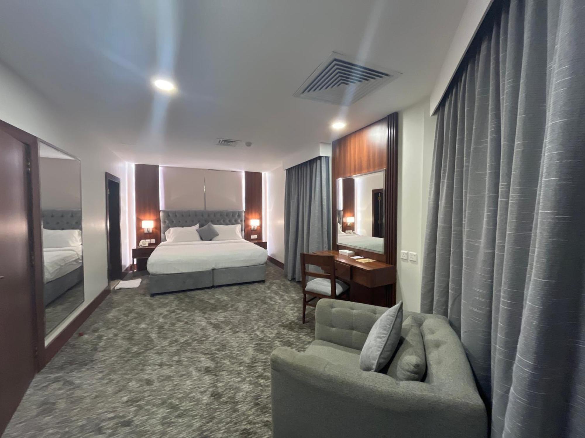 Lily Hotel Suite Mubarraz Эль-Хуфуф Экстерьер фото