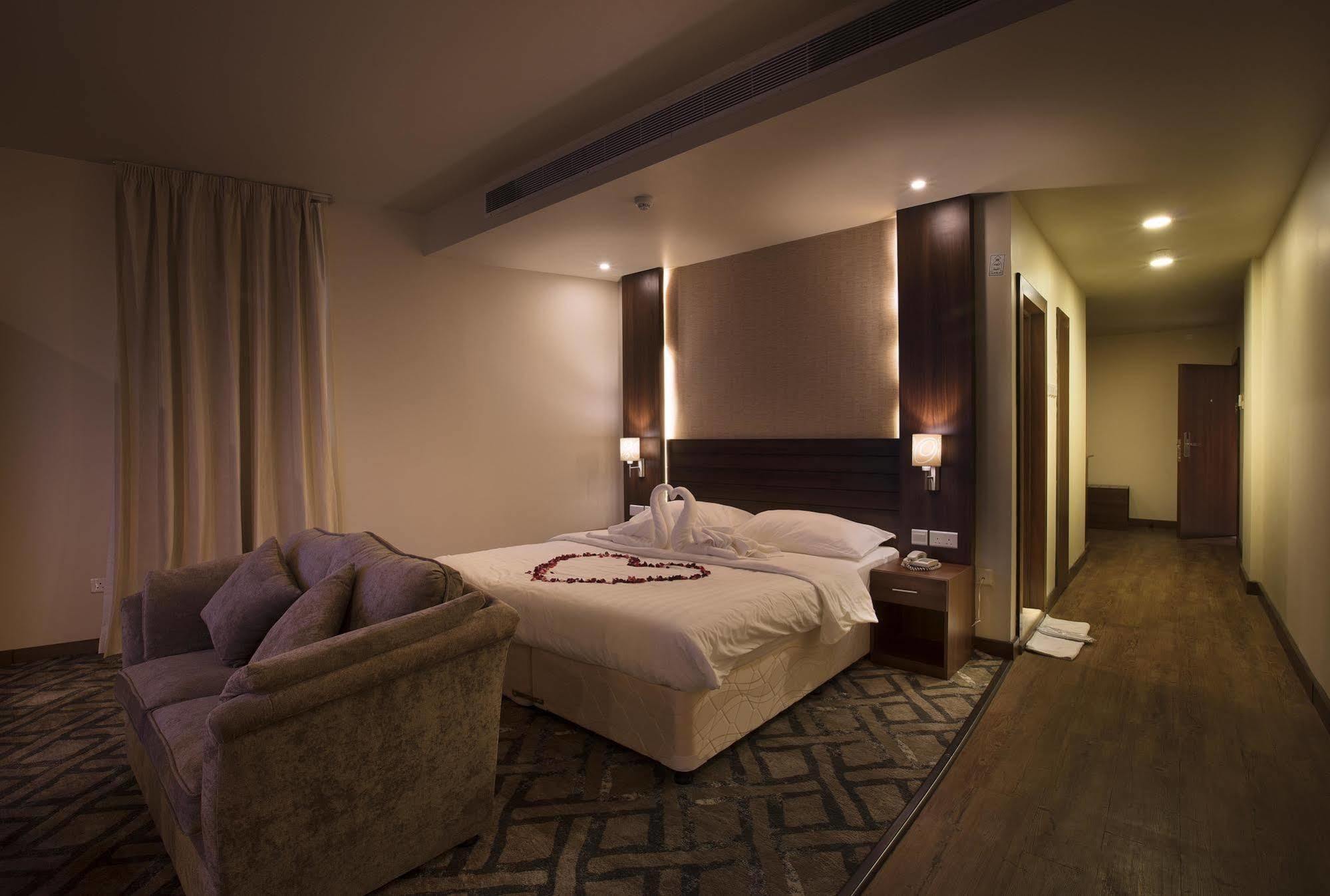 Lily Hotel Suite Mubarraz Эль-Хуфуф Экстерьер фото